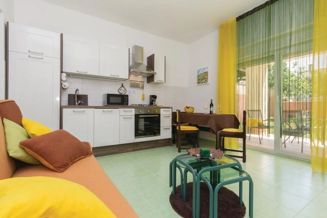 Two Bedroom Apartment Valdebecco For 5 Persons Póla
