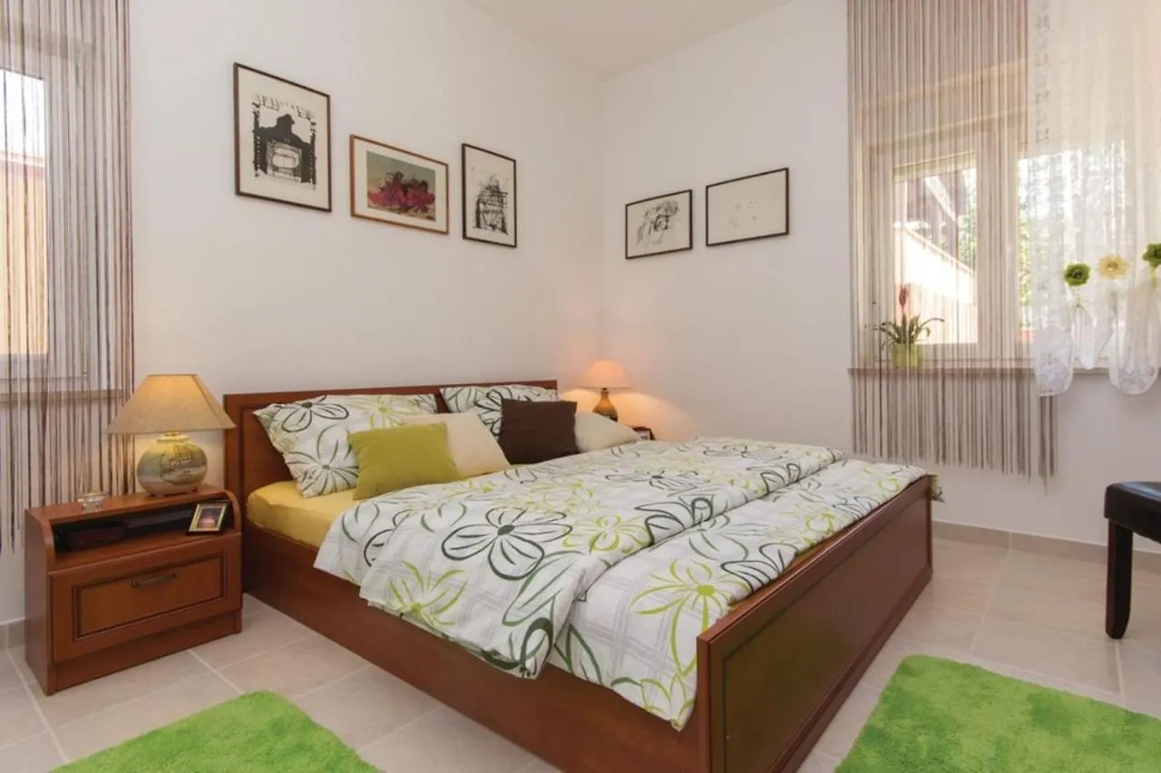 Two Bedroom Apartment Valdebecco For 5 Persons Póla 0*,  Horvátország