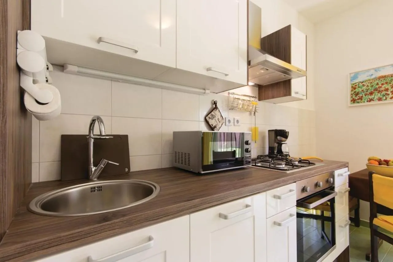 Two Bedroom Apartment Valdebecco For 5 Persons Póla Horvátország