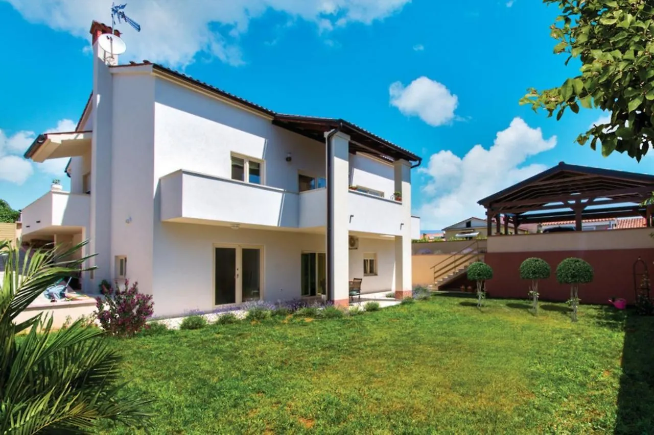 Two Bedroom Apartment Valdebecco For 5 Persons Póla Horvátország